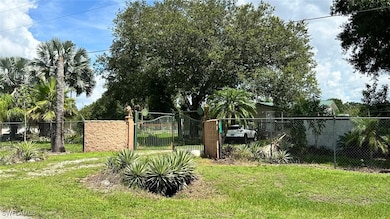View of yard featuring a gate