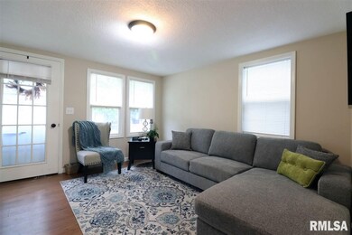 652 Cedar St, Davenport, IA 52802 - photo 3