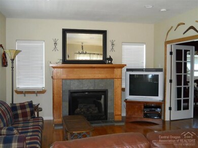 1591 NW Hemlock Ave, Redmond, OR 97756 - photo 7