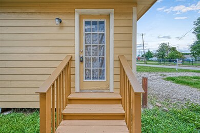 1412 Caplin St unit 1/2, Houston, TX 77022 - photo 2