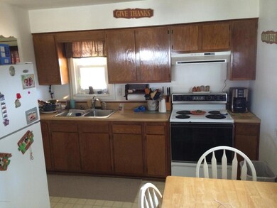 Kitchen - stove and fridge to remain