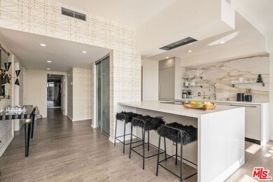 OPEN KITCHEN - BREAKFAST BAR