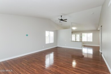 003-photo-living-room-8066296
