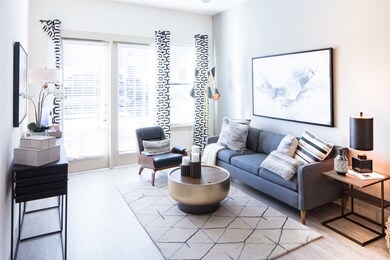 901 N Zang Blvd unit 203, Dallas, TX 75208 - photo 2