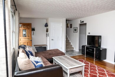 Heil Dr family room 2
