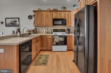 914 Walnut St, New Holland, PA 17557 - photo 6