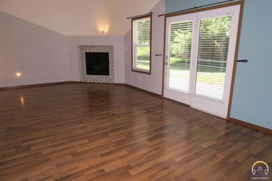 7318 SW 23rd St, Topeka, KS 66614 - photo 5