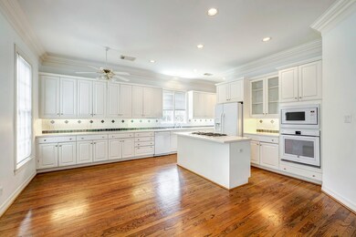 Super large kitchen / den/ breakfast room,lots of