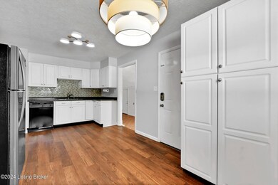 9112 New Maple Rd, Louisville, KY 40229 - photo 6