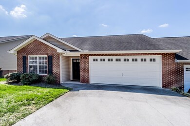 End Unit 2 BR/ 2 BA