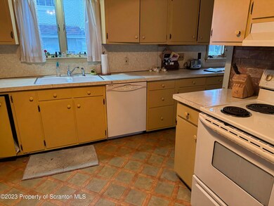 602 S Main St, Taylor, PA 18517 - photo 4