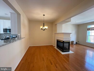 3689 Madison View Ln unit 6050, Falls Church, VA 22041 - photo 2