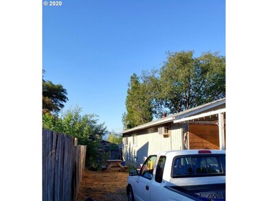 1109 SW Foundry St, Grants Pass, OR 97526 - photo 4