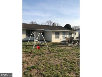 33 Young Birch Rd, Levittown, PA 19057 - photo 3