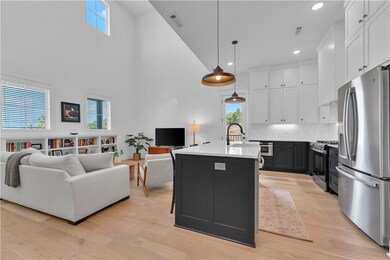 2047 E Little Crew Dr, Fayetteville, AR 72703 - photo 5