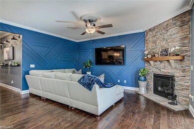 LIVING/GREAT ROOM