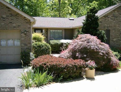 4905 Oakcrest Dr, Fairfax, VA 22030 - photo 2