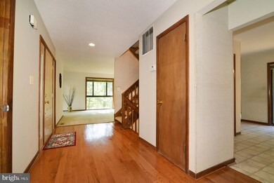 9727 Swift Creek Ct, Fairfax Station, VA 22039 - photo 5