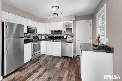 2426 W 44th St, Davenport, IA 52806 - photo 6