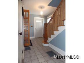 Large,welcoming foyer
