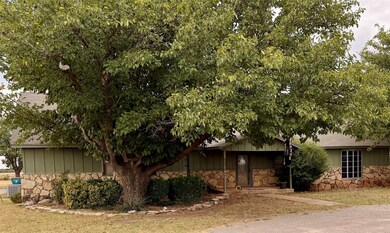 504 Loop Rd, Quanah, TX 79252 - photo 4