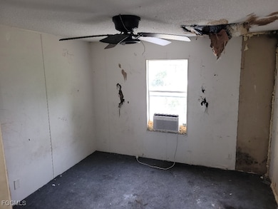 12040 Live Oak Dr, Fort Myers, FL 33908 - photo 5