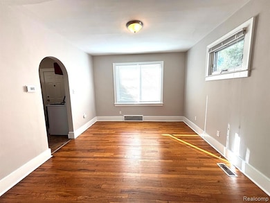 536 E Jarvis Ave, Hazel Park, MI 48030 - photo 4