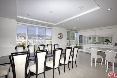 339 N Palm Dr unit 303, Beverly Hills, CA 90210 - photo 2