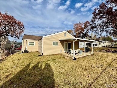 6334 Hurstgreen Ln, Saint Louis, MO 63123 - photo 4