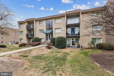 12751 Dara Dr unit 102, Woodbridge, VA 22192 - photo 2