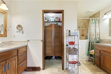 5206 Mansfield Ln, Shawnee, KS 66203 - photo 7