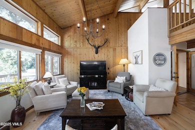 3115_booth_falls_b_interior_living_b