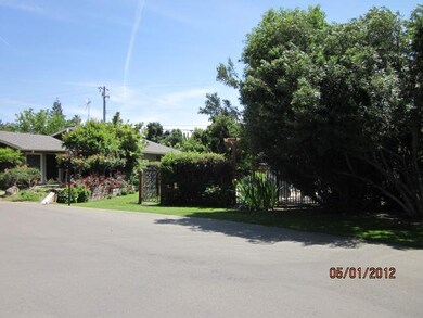 Well maintained private condo / pud complex of 9-u