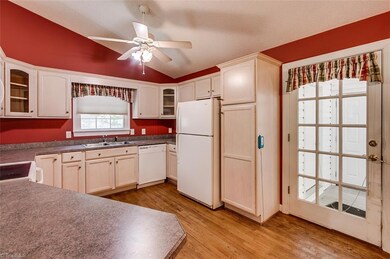 3073 Creekridge Dr, Asheboro, NC 27205 - photo 7