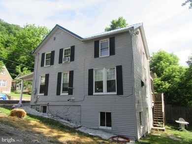 352 Wilkes St, Berkeley Springs, WV 25411 - photo 4