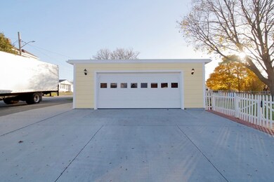 433 Slade St, Fall River, MA 02724 - photo 4