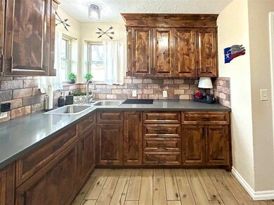 815 W D Ave, Cache, OK 73527 - photo 7