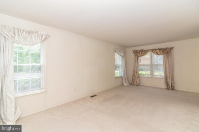 9527 Hunt Square Ct, Springfield, VA 22153 - photo 4