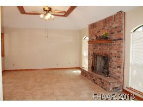 111 E Blancas Dr, Copperas Cove, TX 76522 - photo 4