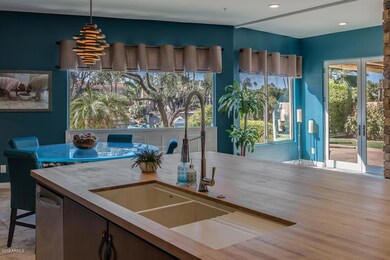 Large Island with Prep Sink
