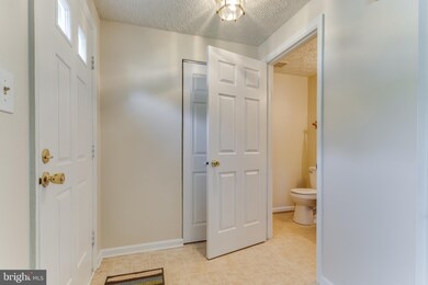 3594 Wharf Ln, Triangle, VA 22172 - photo 4