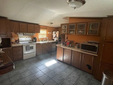 5421 Worthy St, Albany, GA 31705 - photo 2