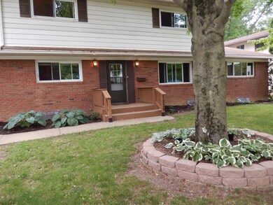 1229 Vinewood Dr, Columbus, OH 43229 - photo 4