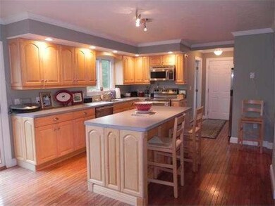 13 Wall St, Middleboro, MA 02346 - photo 5