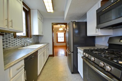 Eat-in Kitchen