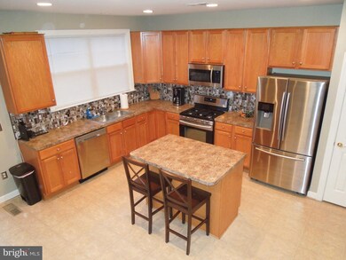 8187 Glade Bank Dr, Manassas, VA 20111 - photo 3