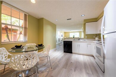 ENJOY BREAKFAST IN THIS WONDERFUL EAT-IN KITCHEN W