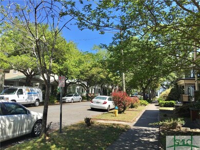 534 E Waldburg St unit upper, Savannah, GA 31401 - photo 2