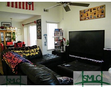 Den/Family/Great Room. Vaulted Ceiling in Family R