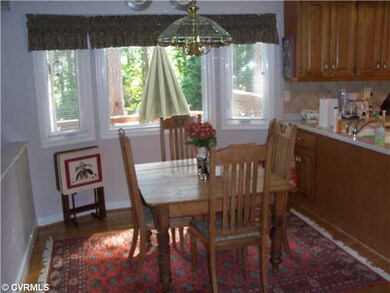 Breakfast Nook - w/ bay window